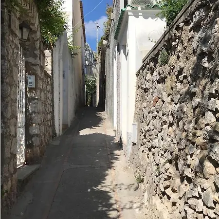 Tiberi Apartment *